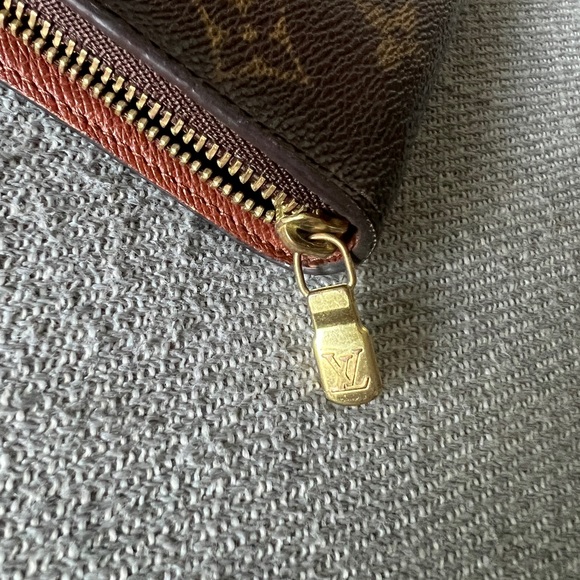 Authentic Louis Vuitton wallet - Picture 5 of 5